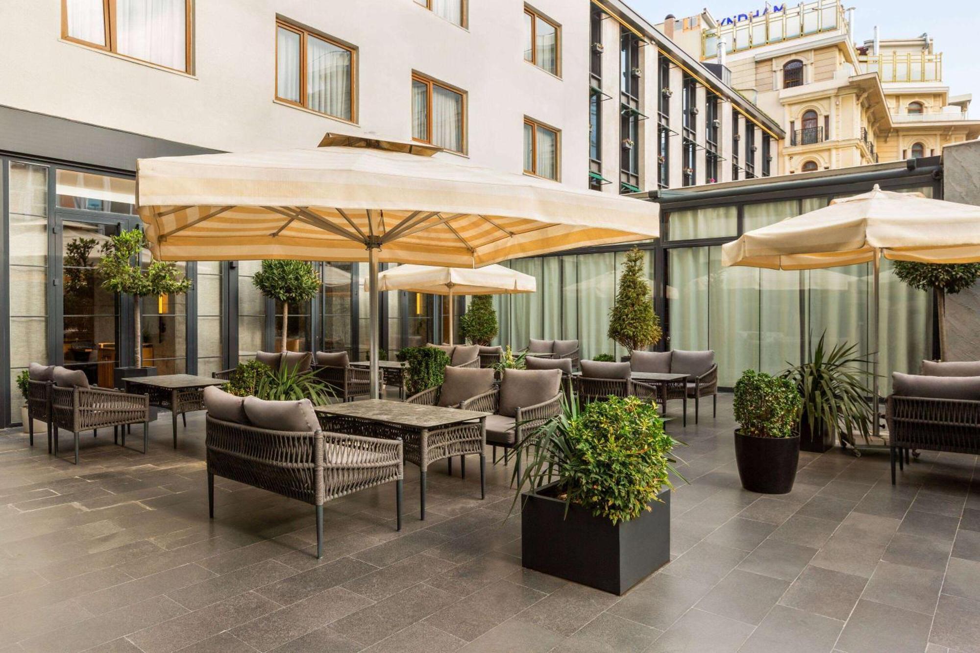 Ramada Plaza Sultanahmet Hotel Istanbul Luaran gambar The hotel's terrace